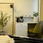 Elegant Studios On Magheru Boulevard - The Art Of Living Simply