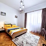 Old Town Comfort & Stylish Apartment