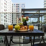 Yellow Charm Plaza Apartment Lujerului