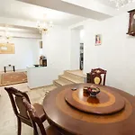 Batistei Bourgeois Apartment