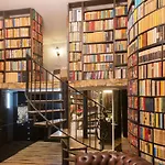 Secret Library Apartament