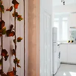 Victoria Avenue Apartment