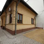 Lovely House And Courtyard In City Center