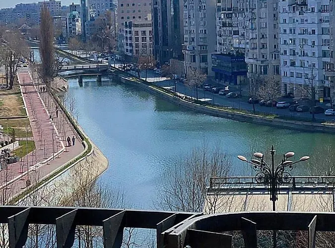 Unirii Lake Tribunal