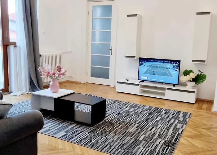 Cozy Apartment Near City Center