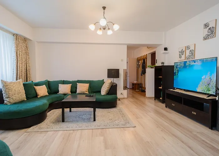 Spacious Stay Near City Center