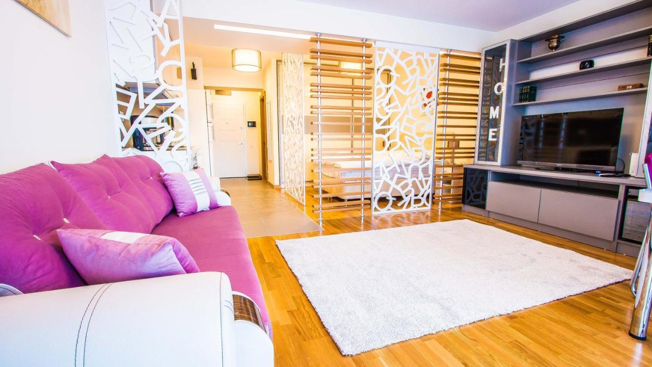 Apartment Luxury Mall Area