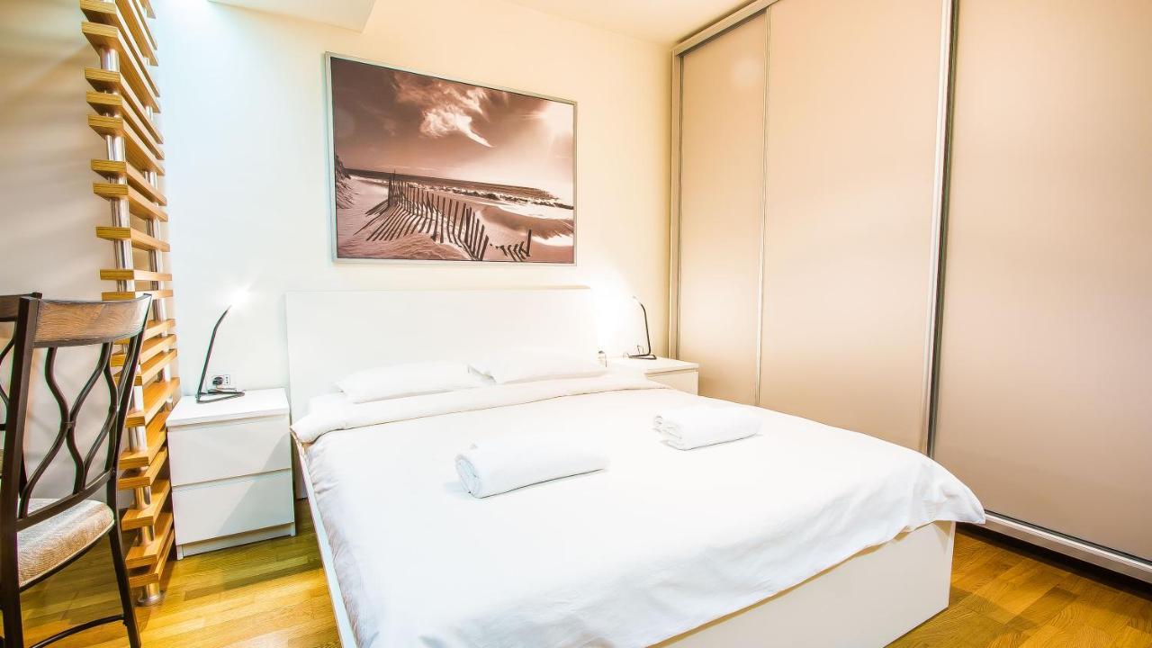 Apartment Luxury Mall Area