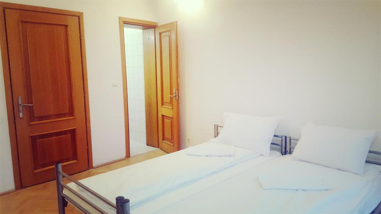 Sleep Hostel *