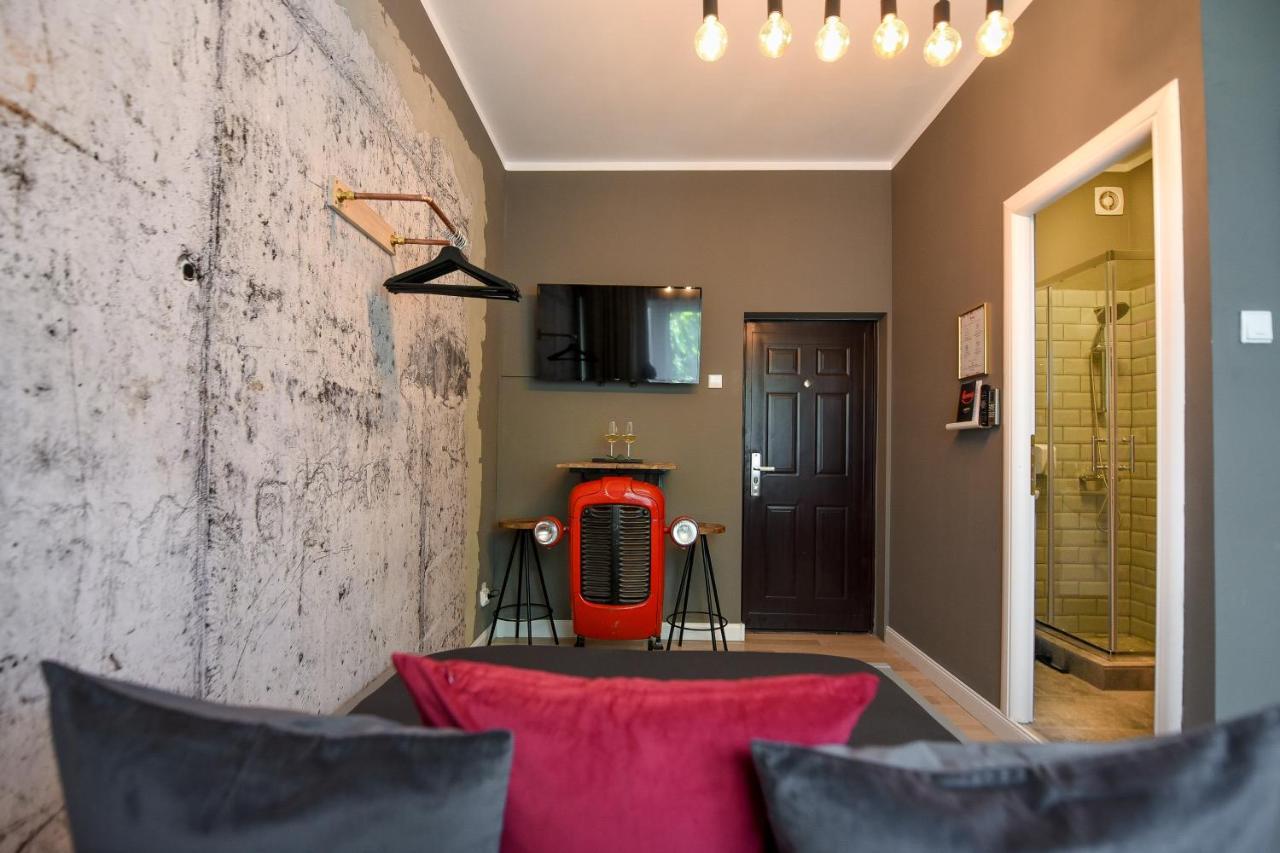The Mini Industrial. Small Magheru Studio Apartament