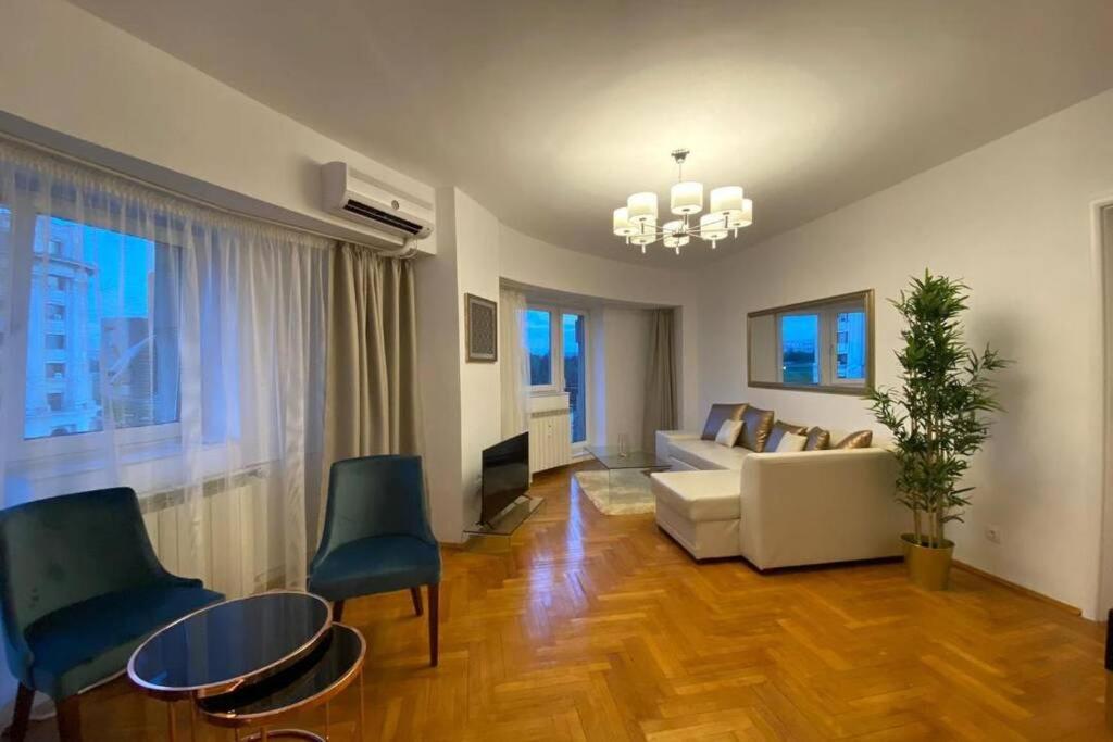 New Luxury Flat In Front Of The Parliament At Unirii *