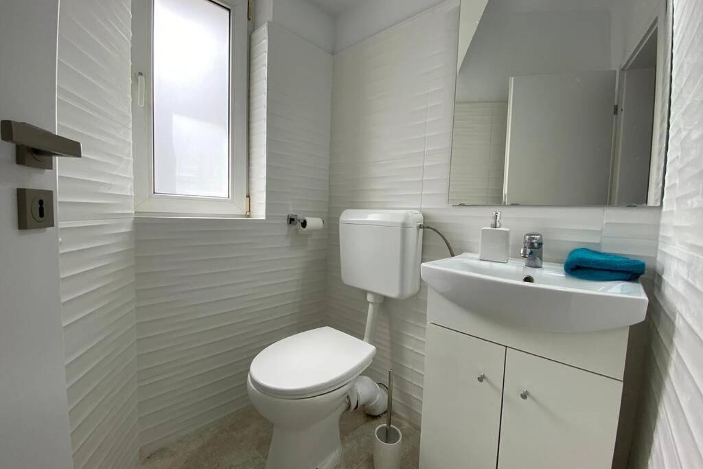 New Luxury Flat In Front Of The Parliament At Unirii Apartment *