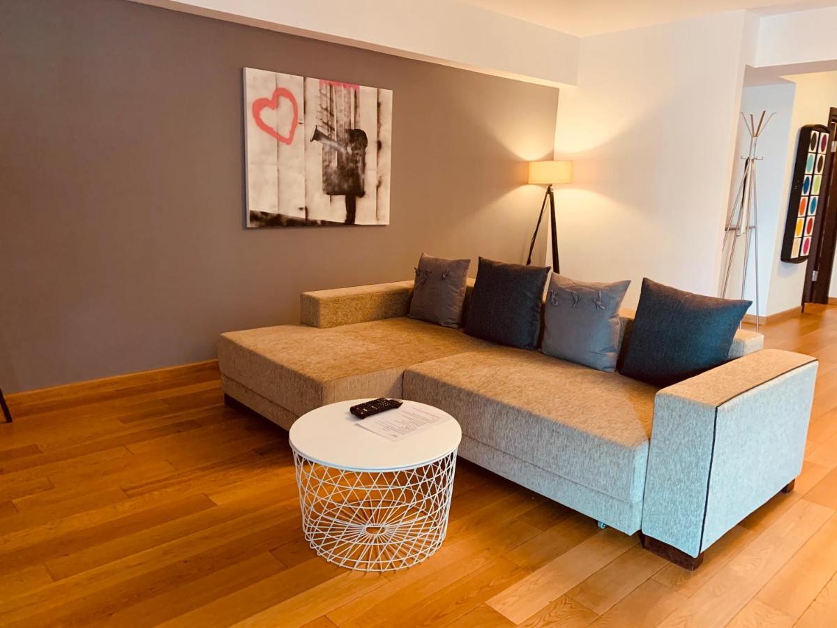 365 Apartment *