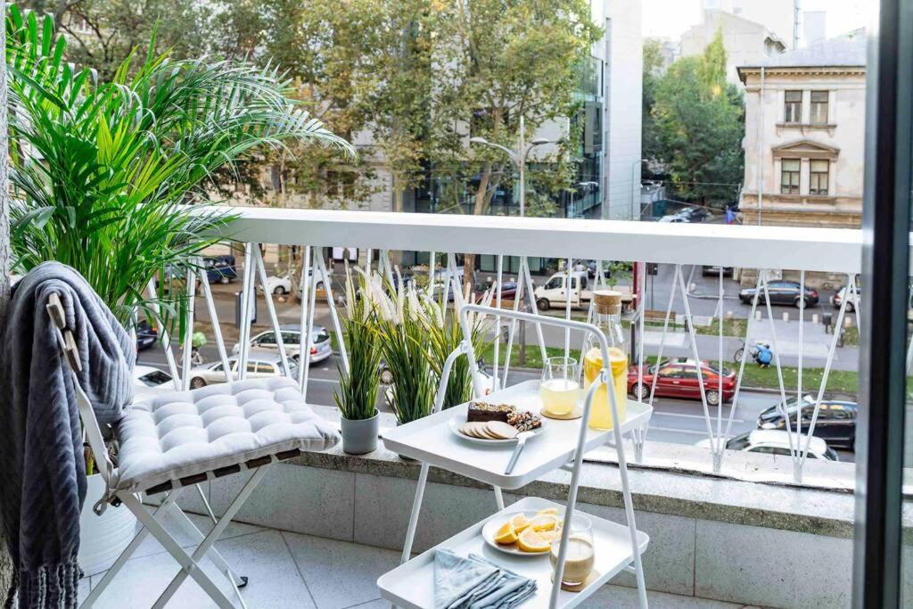 Bright - Location - Balcony