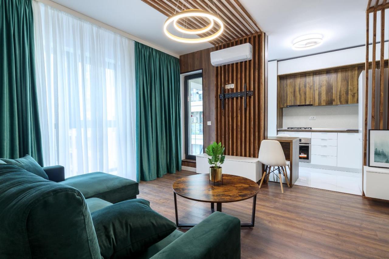 Cozy Business Premium Plaza