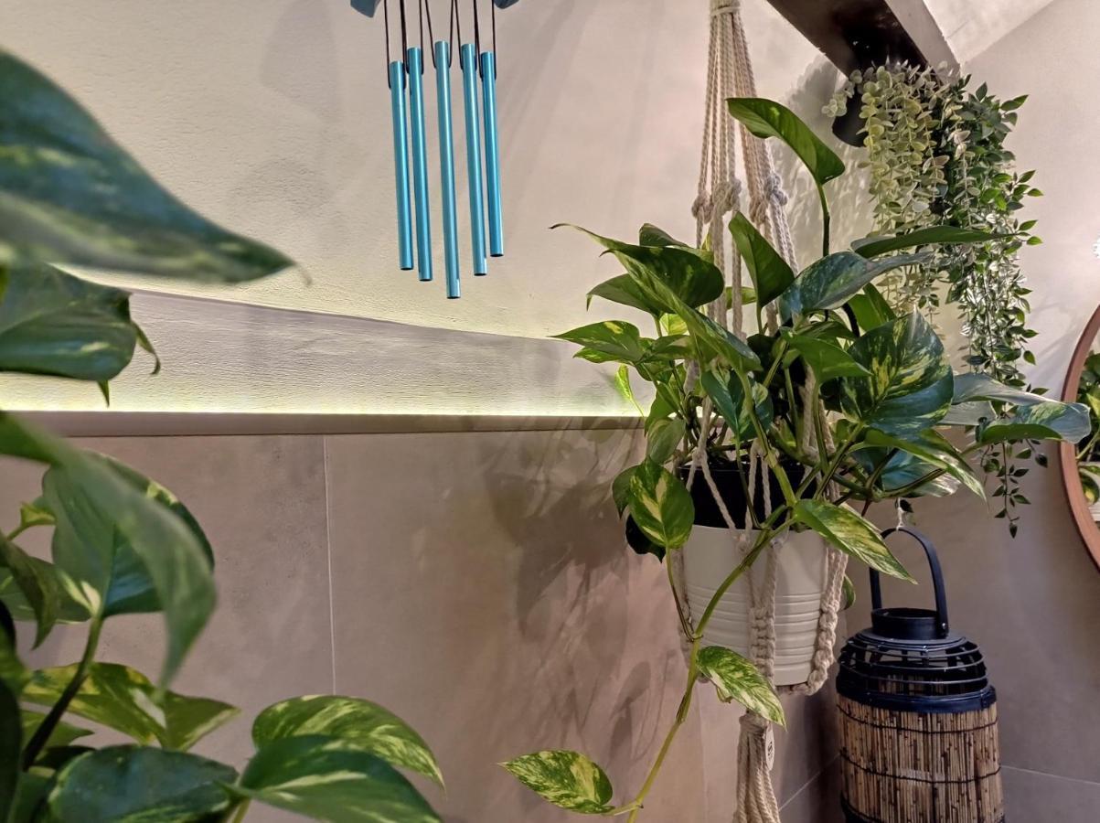 Urban Zen Den 2 *
