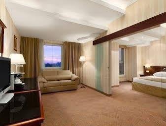 Hotel Ramada & By Wyndham North Bucharest