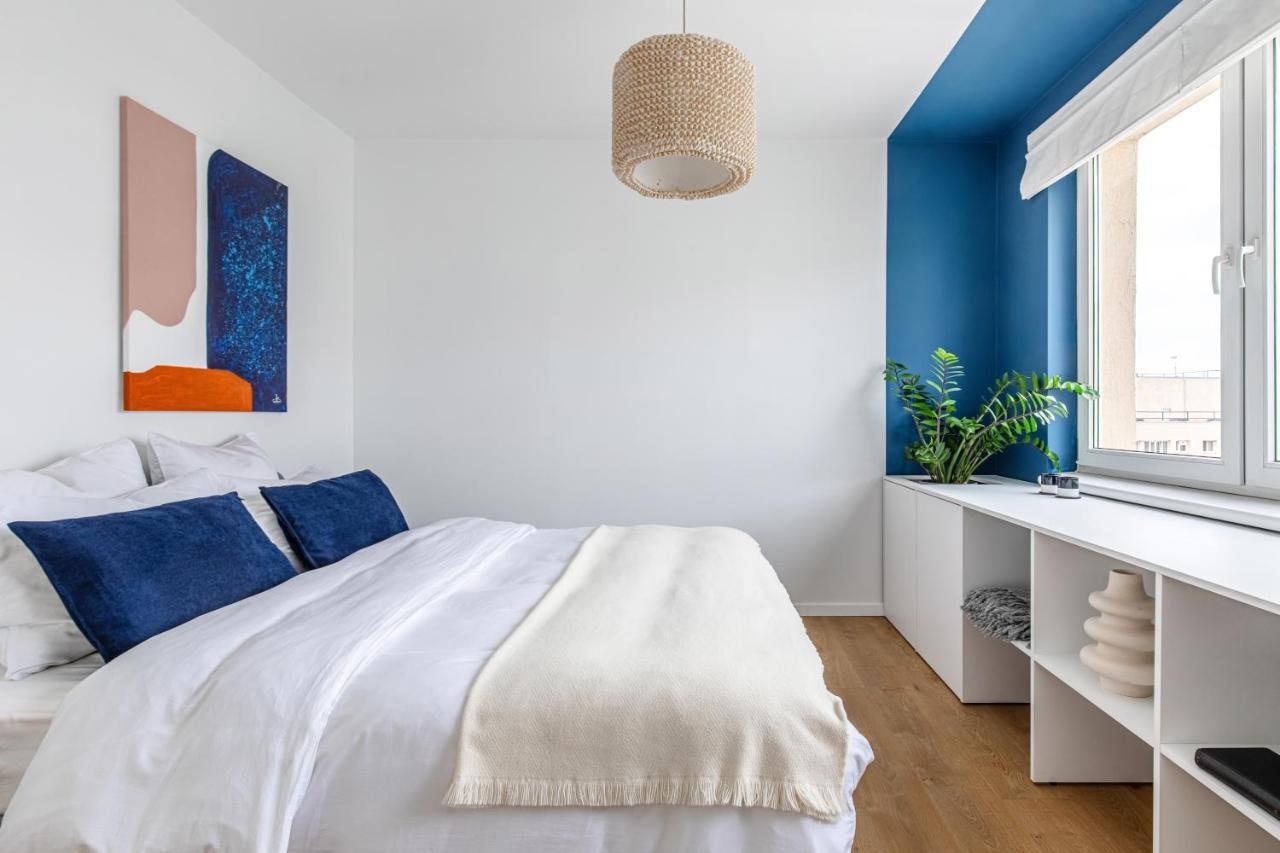 Royal Atheneum By Citylife Suites Apartment
