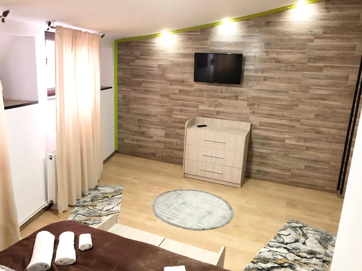 Serban Arenele Romane Marius Nasta Apartment *