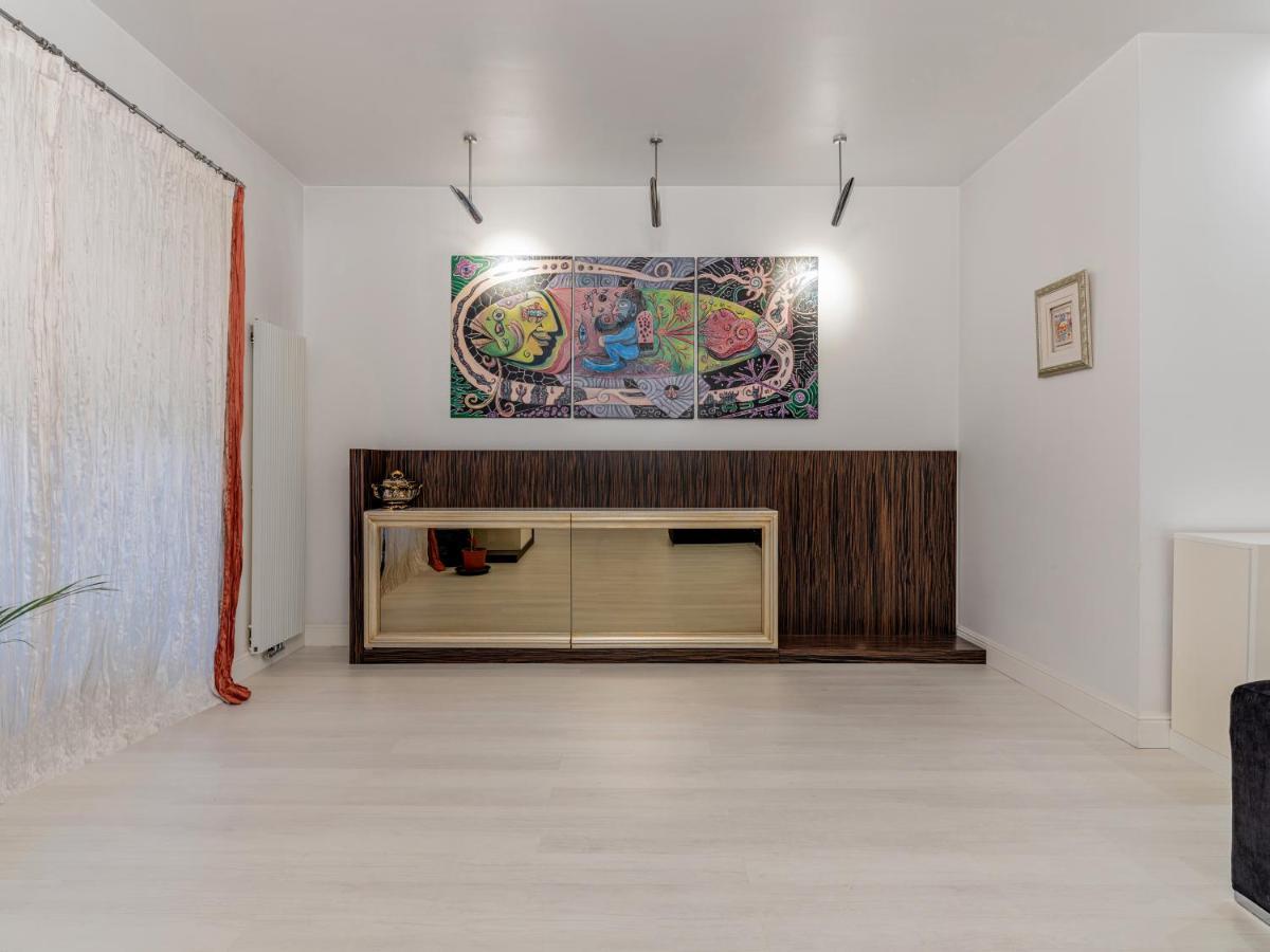The Life In Herastrau Park Apartment