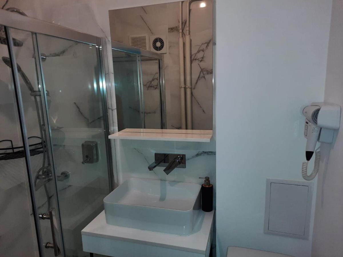 Luxury Center - Garofita Romana