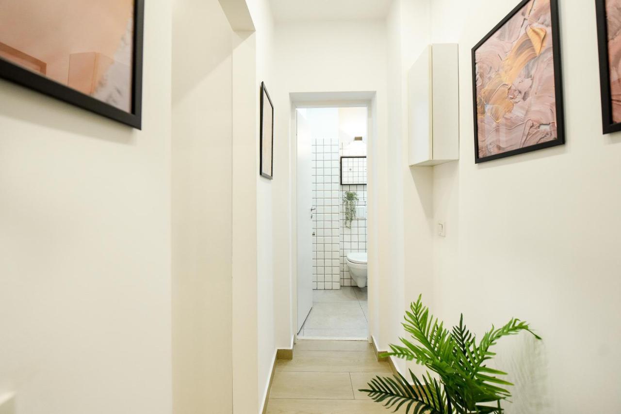 Apartment Sweet Home. Stylish Near Cismigiu Bucharest
