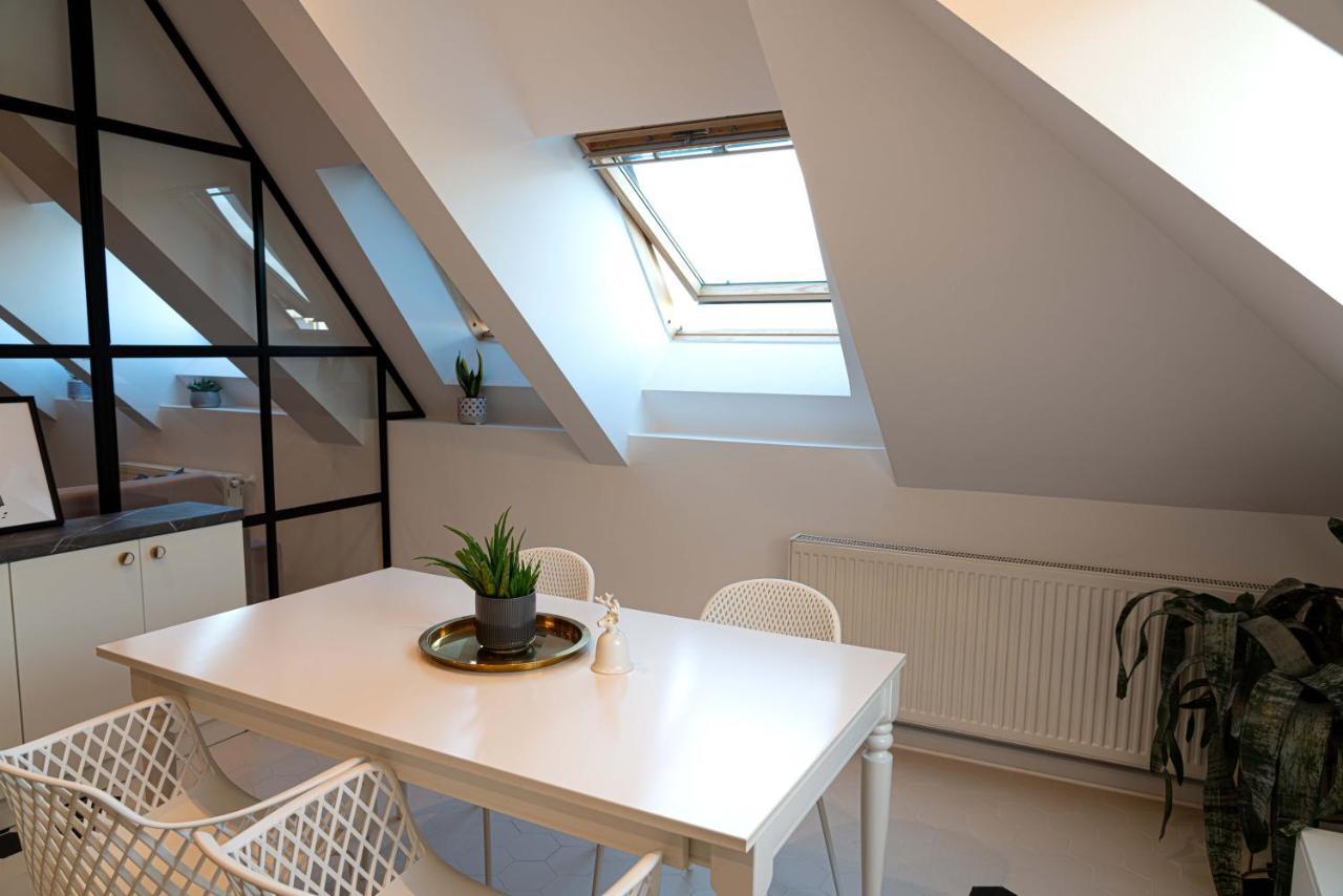 Urban Oasis With Parking Apartament *
