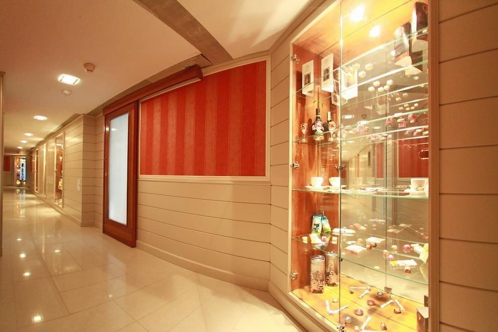 Monte Carlo Palace Hostel Bucharest