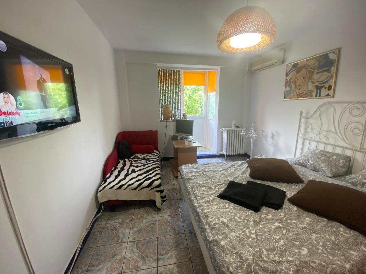 Piata Resita Host Bucharest