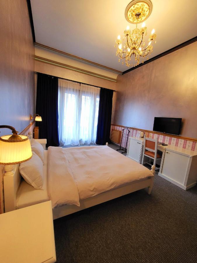 Nf Palace Old Hotel Bucharest