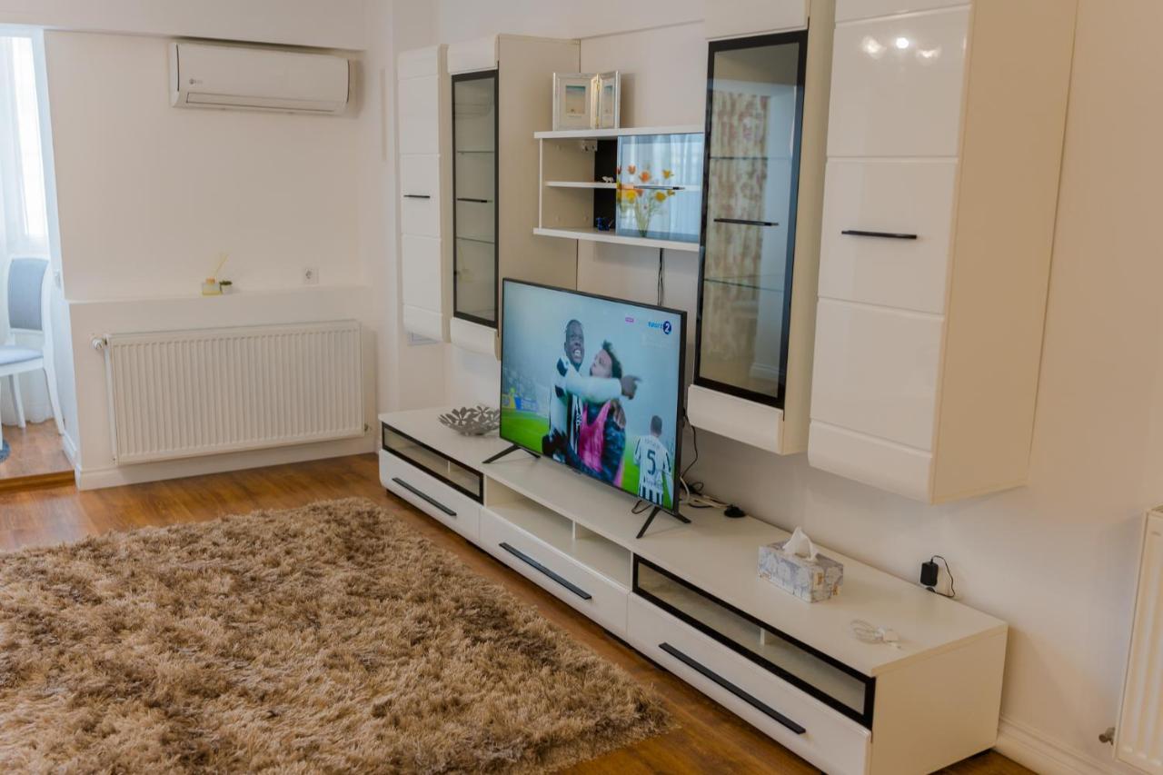 Cozy & Spacious 2br With Netflix Apartment Bucharest