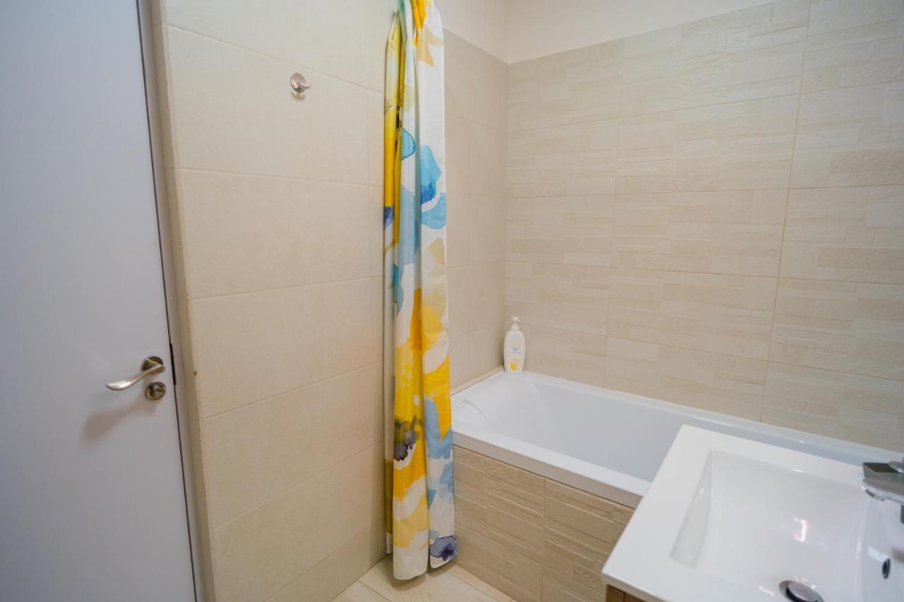 Cozy & Spacious 2br With Netflix Apartment *
