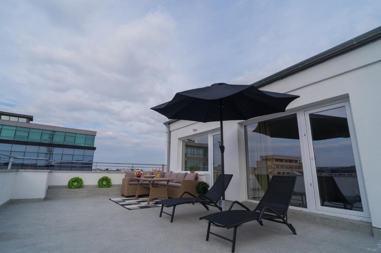 Penthouse With Huge Rooftop Terrace & View Apartment Bucharest