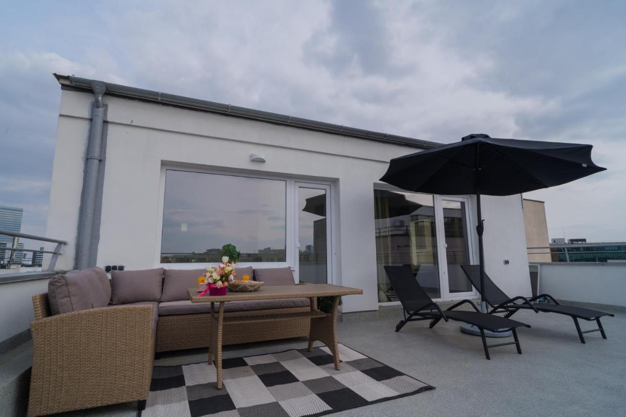 Apartment Penthouse With Huge Rooftop Terrace & View