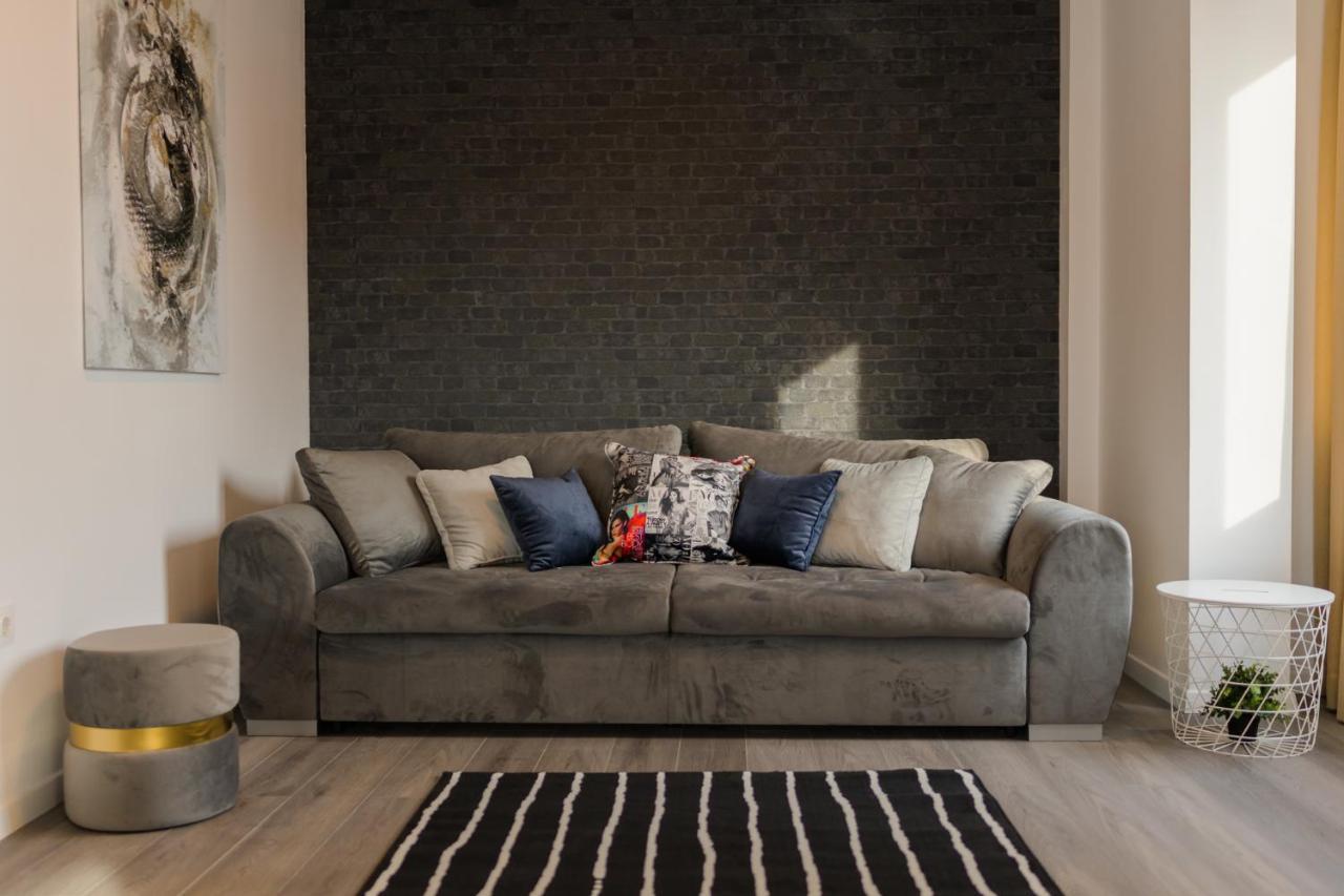 Penthouse With Huge Rooftop Terrace & View Apartment Bucharest