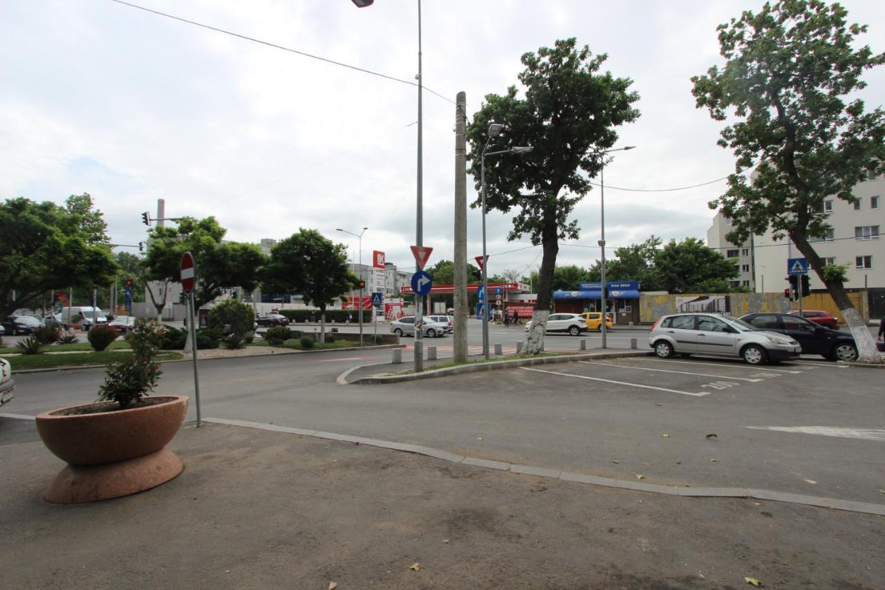 Piata Resita Host * Bucharest