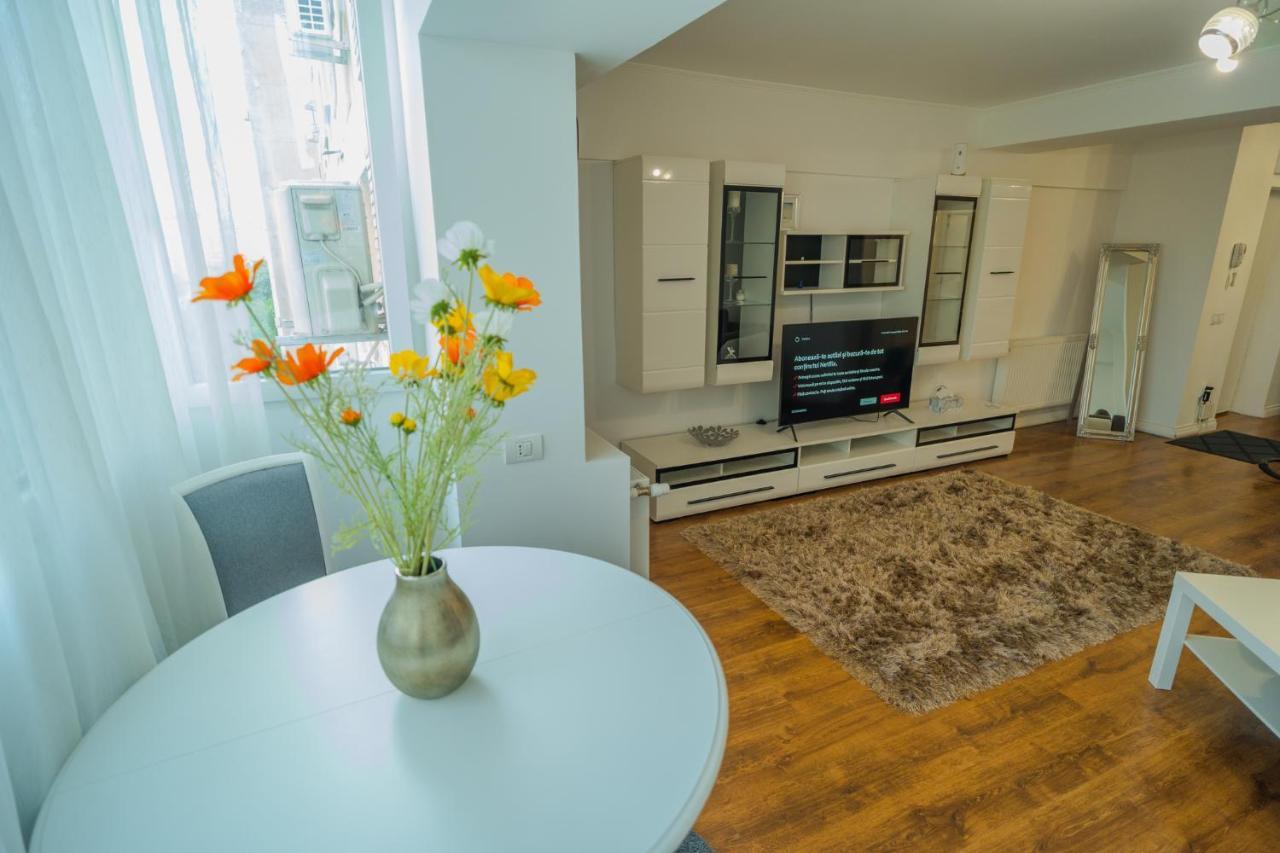 Apartment Cozy & Spacious 2br With Netflix Bucharest