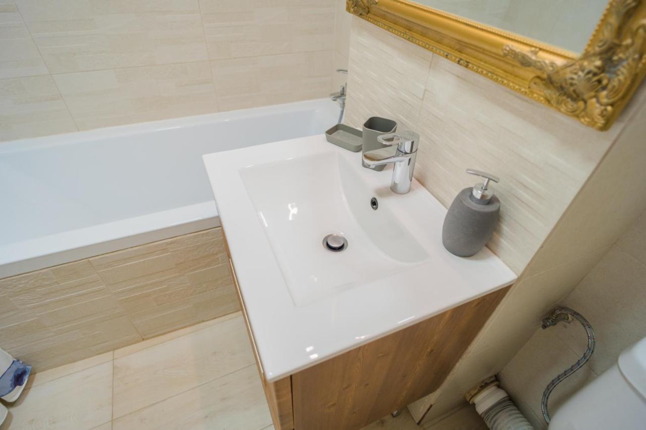 Apartment Cozy & Spacious 2br With Netflix Bucharest