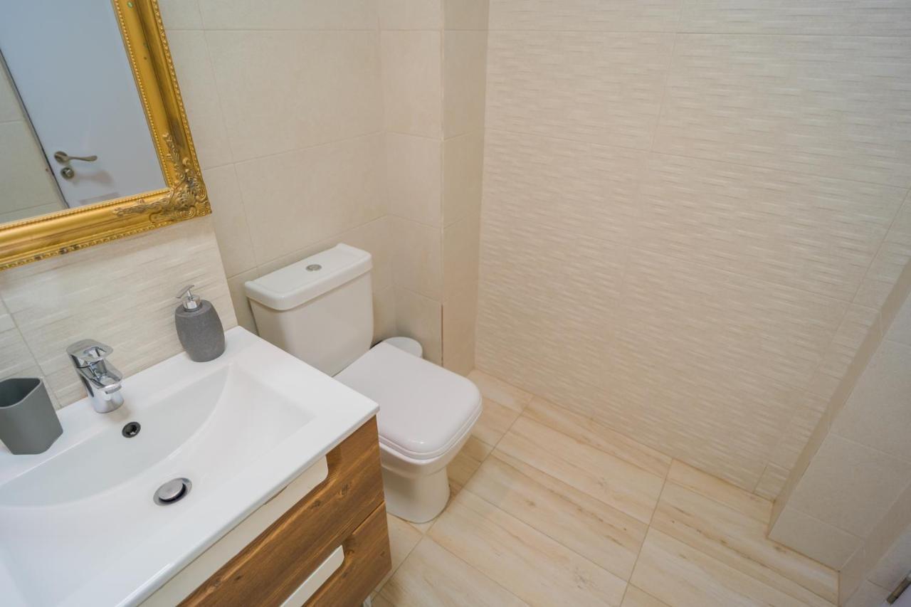 Apartment Cozy & Spacious 2br With Netflix Bucharest