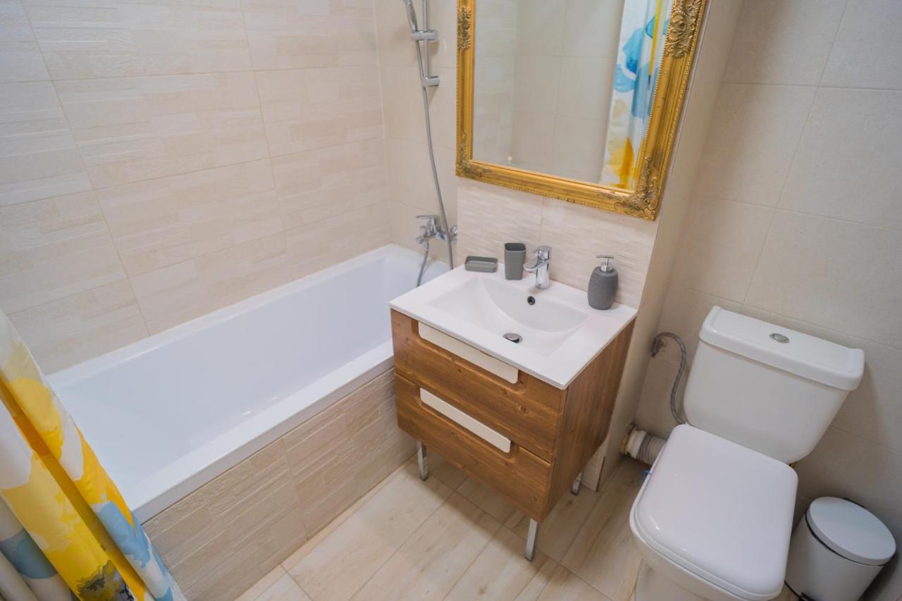 Apartment Cozy & Spacious 2br With Netflix Bucharest