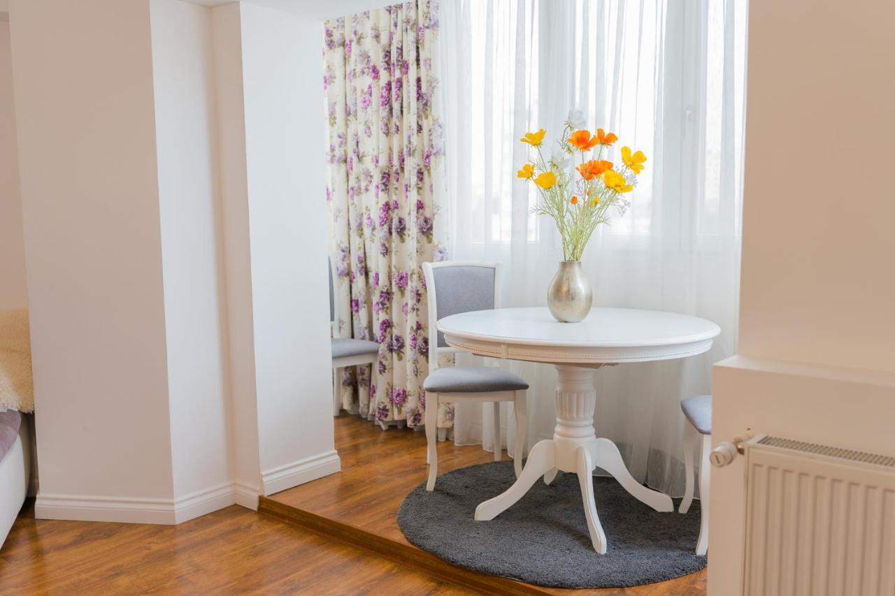 Cozy & Spacious 2br With Netflix Apartment *