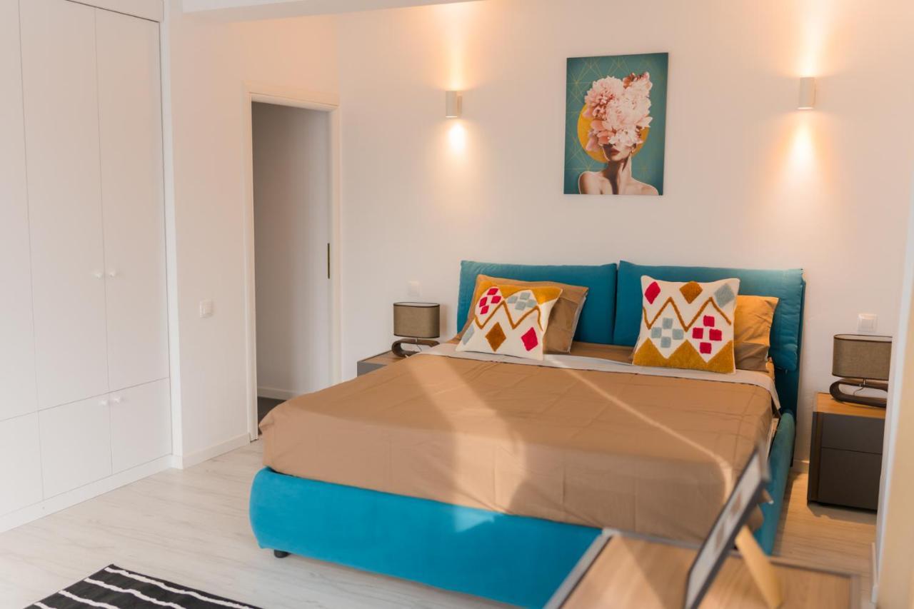 Penthouse With Huge Rooftop Terrace & View Apartment Bucharest