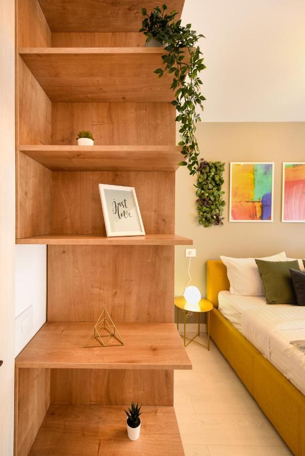 Colorful Fusion - Modern 1br Near Romexpo Center Apartment