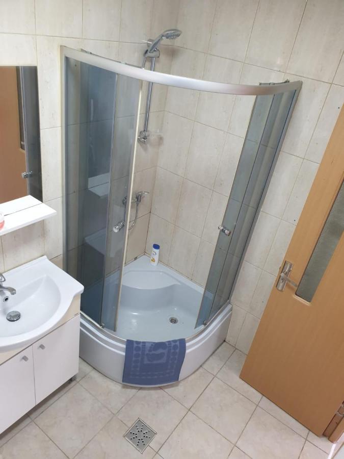 Apartment Garsoniera 2 *