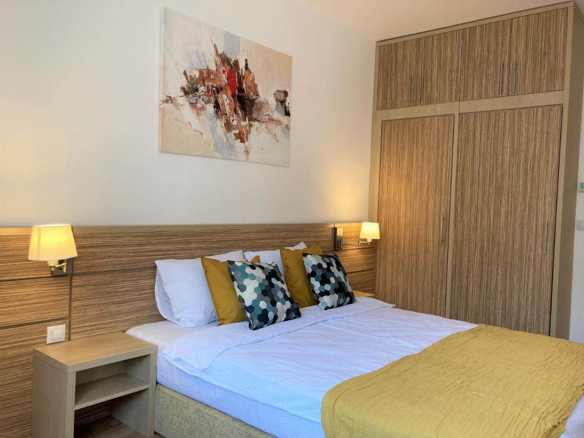 Laroka House Rin Grand Modern