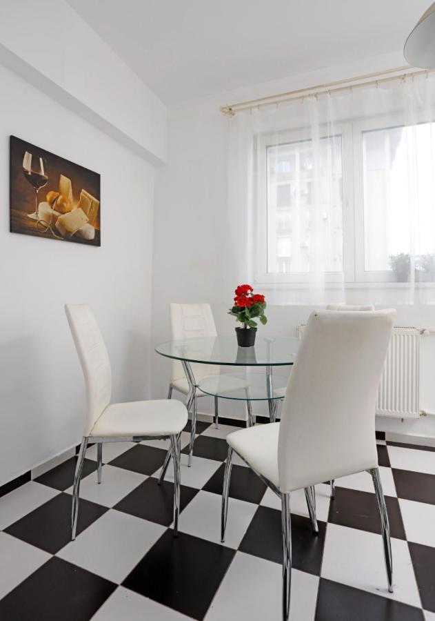 Apartament Rico's 3 Bedroom Center