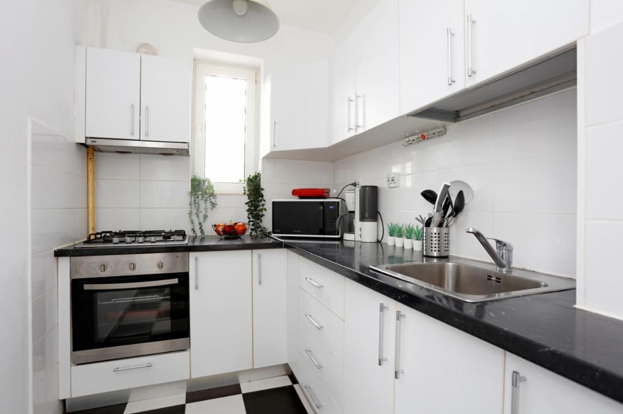 Rico's 3 Bedroom Center Bucureşti
