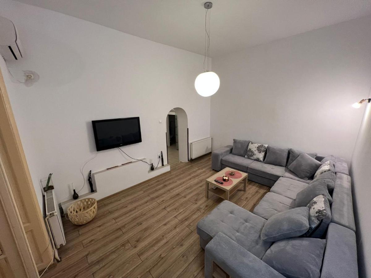 Situated At The 0 Mile Marker With Free Private Parking Apartment
