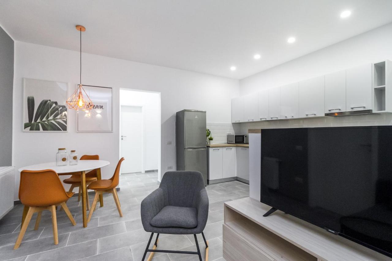 Apartment Modern In The Heart Of Bucharest