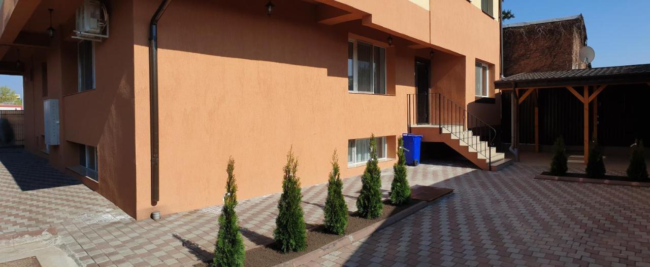 Villa Accommodation *